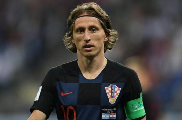 德州扑克锦标赛：为什么在“泡沫期”激进加注是通往决赛桌的关键？（德州扑克锦标赛：泡沫阶段强势加注为何是挺进决赛桌的关键？）