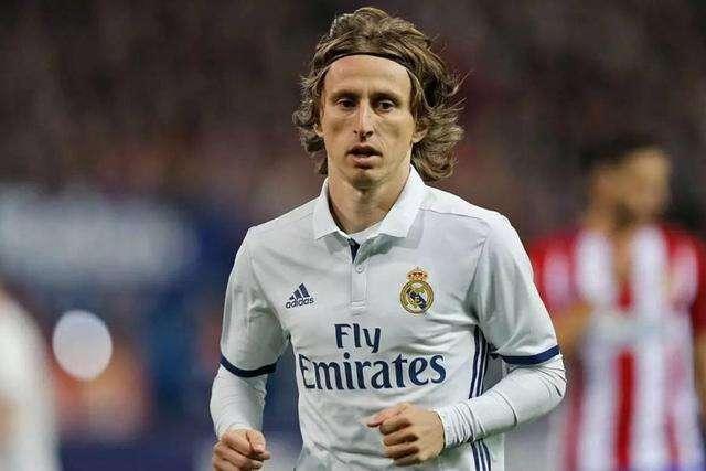 意甲媒体透露：加拉塔萨雷俱乐部与米兰的沟通一直在持续，他们的目标球员是后卫托莫里